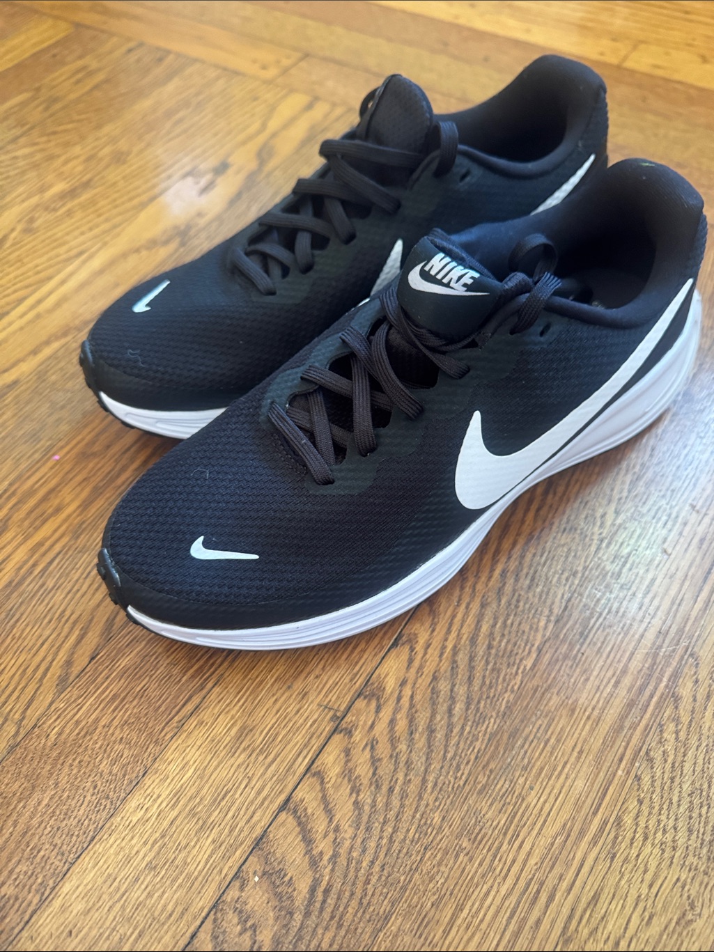 Nike Revolution 8